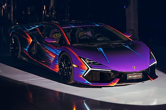 Супергибрид Lamborghini Revuelto превратили в арт-объект