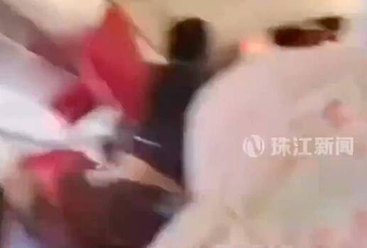 Крики пострадавших во время турбулентности пассажиров попали на видео