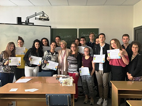Болгарские гимназисты завершили обучение в Обручевском районе
