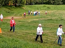 В парке «Дружба» на Севере столицы прошли соревнования по скандинавской ходьбе среди участников проекта «Московское долголетие»