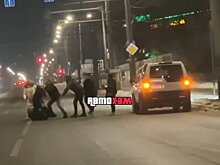 Массовая драка на дороге в Терновке попала на видео
