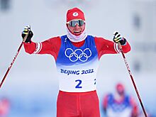 Александр Большунов выиграл марафон на Олимпиаде-2022 и завоевал свою девятую медаль на Олимпийских играх