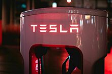 Эксперт объяснил продажу Илоном Маском акций Tesla