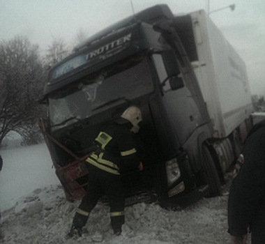 Фура отбросила «Газель» на пешехода