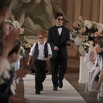 Эд Ширан и Андреа Бочелли спели на детской свадьбе (Видео)