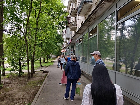 В Петербурге стоят длинные очереди на почту