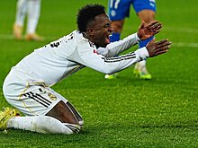 CTA поддержал решение ВАР в моменте с Винисиусом в игре с «Алавесом»: «Это интерпретация эпизода главным арбитром – он оценивает интенсивность и решает, был ли контакт причиной падения»