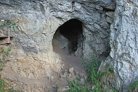 Серб, проживающий в пещере, привился от коронавируса