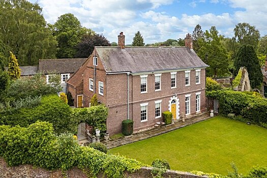 Дом автора "Алисы в Стране чудес" в Северном Йоркшире выставлен на продажу за $2,17 млн