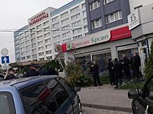 На ул. Шевченко в помещении банка распылили перцовый газ, трое пострадали