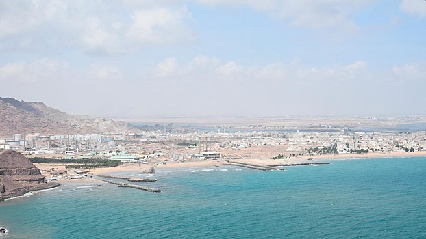 Два члена экипажа погибли при атаке на балкер в Аденском заливе