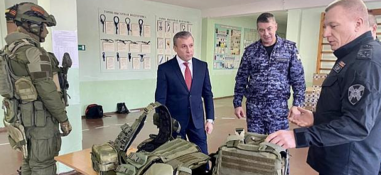 Правительство Архангельской области передало росгвардейцам 150 комплектов защитной экипировки