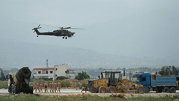 В Сирии российские вертолеты сопроводили колонну гражданских машин