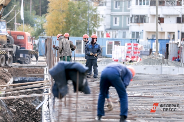 В Новосибирской области иностранцам запретили продавать напитки, табак и работать в такси