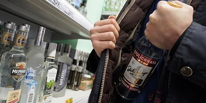 Неизвестные похитили алкоголь и закуску из супермаркета в Москве