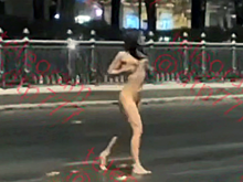 В Москве на видео попала нагая женщина, которая бегала по дорогам и кричала