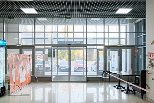 В Кировском районе Волгограда выставлен на продажу крупный торговый центр