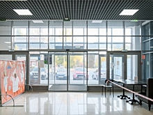 В Кировском районе Волгограда выставлен на продажу крупный торговый центр