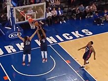 Автогол по-баскетбольному: игроки "Никс" забросили мяч в свое кольцо