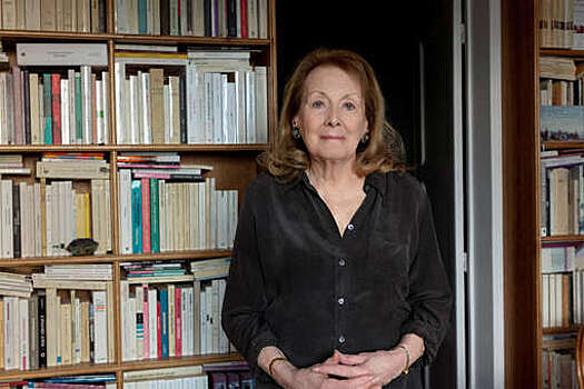 Президент Франции Макрон поздравил Анни Эрно с присуждением Нобелевской премии по литературе