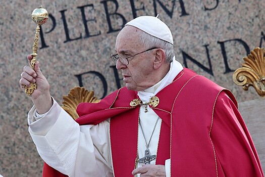 В Ватикане прошел крестный ход, посвященный медикам и священникам