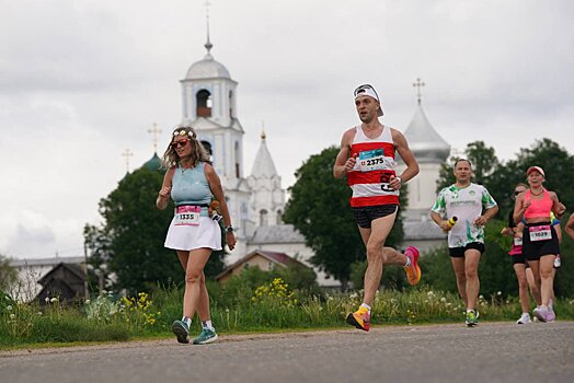 Леонид Емельянов и Екатерина Кошкина стали победителями Переславского полумарафона