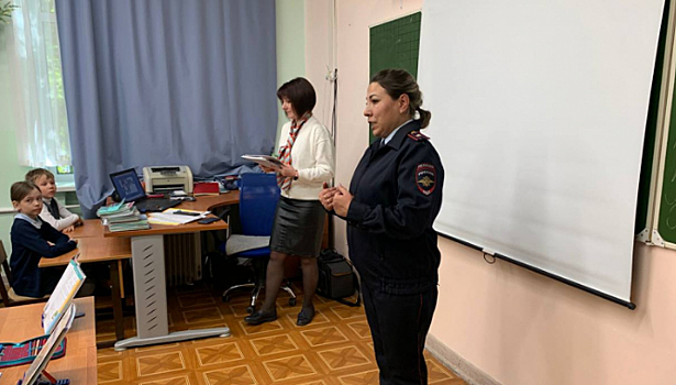 В школе пушкинского поселка Зеленоградский провели урок безопасности на железной дороге для учеников начальных классов