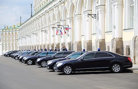 В Кирове арендуют авто с водителями за 4 млн рублей
