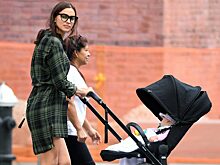 Ирина Шейк на прогулке с дочкой Леей! Новые фото