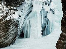 Появились подробности о найденном в снежной пещере россиянине