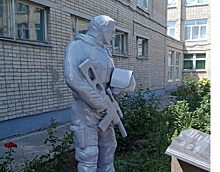 Первый памятник солдату спецоперации открыли в Ростовской области