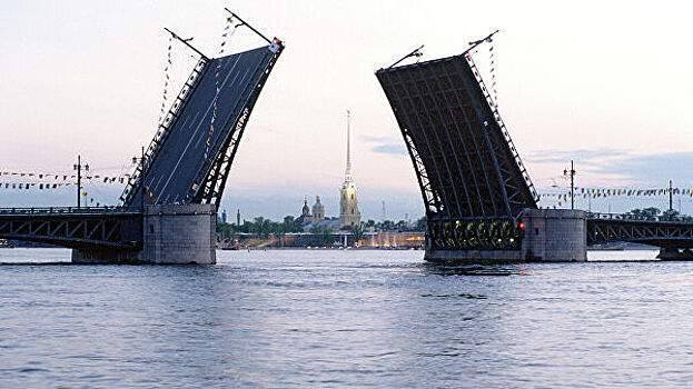 Угроза наводнения: в Петербурге перекрыли дамбу