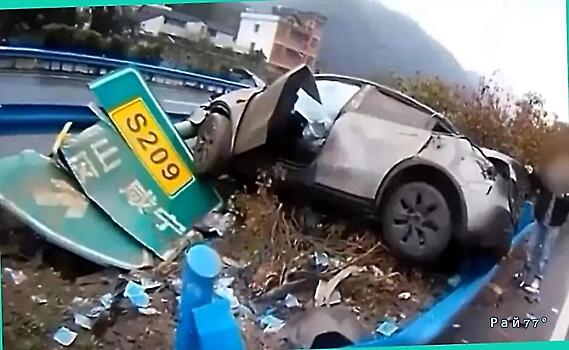 Автовладелец уснул и чудом уцелел, совершив несколько переворотов в автомобиле