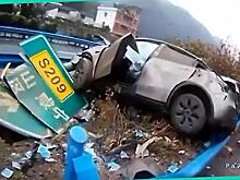 Автовладелец уснул и чудом уцелел, совершив несколько переворотов в автомобиле