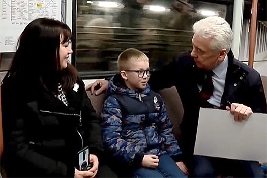 Мэр Москвы Сергей Собянин исполнил мечту вологодского школьника и прокатился с ним по БКЛ