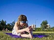 Йога в парке: в чем прийти и что обязательно нужно взять с собой?