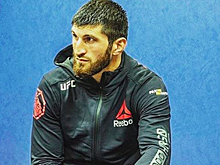 Пославший американцев россиянин из UFC прокомментировал скандальную победу