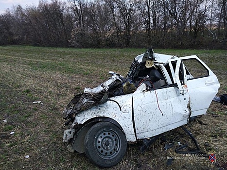 В Волгоградской области произошла страшная авария с участием легковушки и иномарки