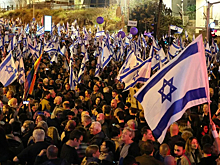 Десятки тысяч человек вышли на антиправительственный митинг в Тель-Авиве