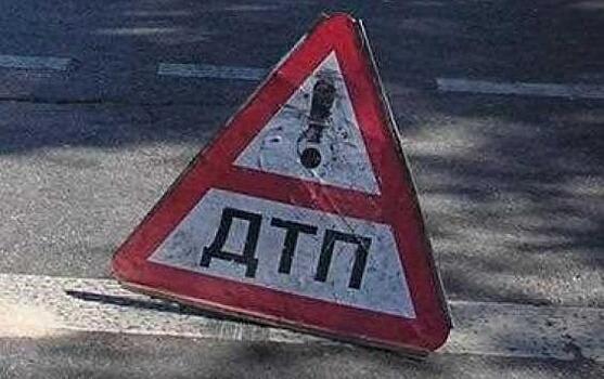 В Курске, не вписавшись в поворот, легковушка врезалась в маршрутку