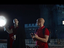 Дракула с луной на ладошке: МТС рекламирует Honor 20