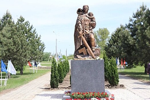 Монумент «Советскому солдату» установили в парке станицы Полтавской
