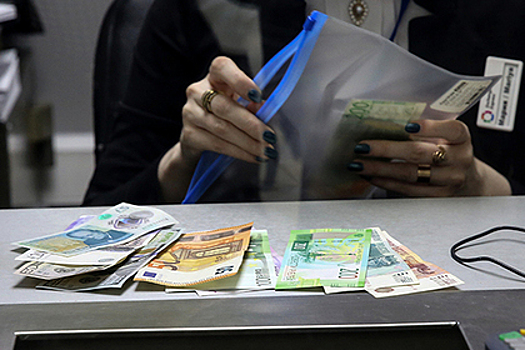 Москвичка обменяла миллион рублей на билеты «банка приколов» вместо евро