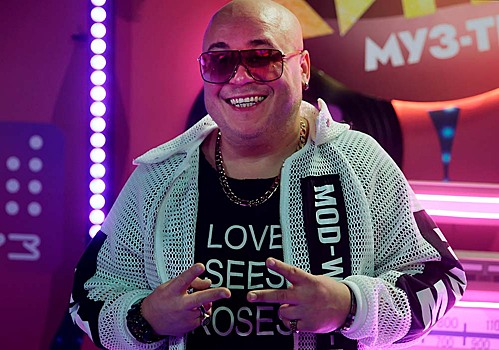 Джокер вспомнил, как Лолита разделась перед камерами