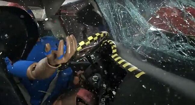 Столкновение Nissan 1992 и 2007 года: Какое авто безопаснее?