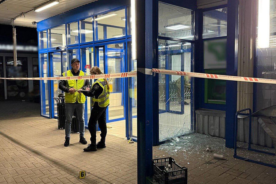 На северо-западе Украины мужчина кинул гранату в людей у супермаркета