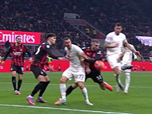 Романьоли попал в локоть Павловичу, боровшемуся с Марушичем в штрафной на 95-й, – судья решил не ставить пенальти из-за фола на защитнике «Милана». Аллегри получил красную за споры