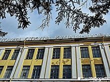 Надпись "Кто мы, откуда, куда мы идем?" могут перенести на другое здание в Екатеринбурге