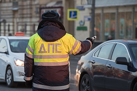 Сотрудницу МВД уволили за поддельное водительское удостоверение