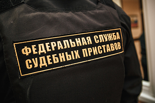 Приставы арестовали у кузбасской компании 12 машин и бункер